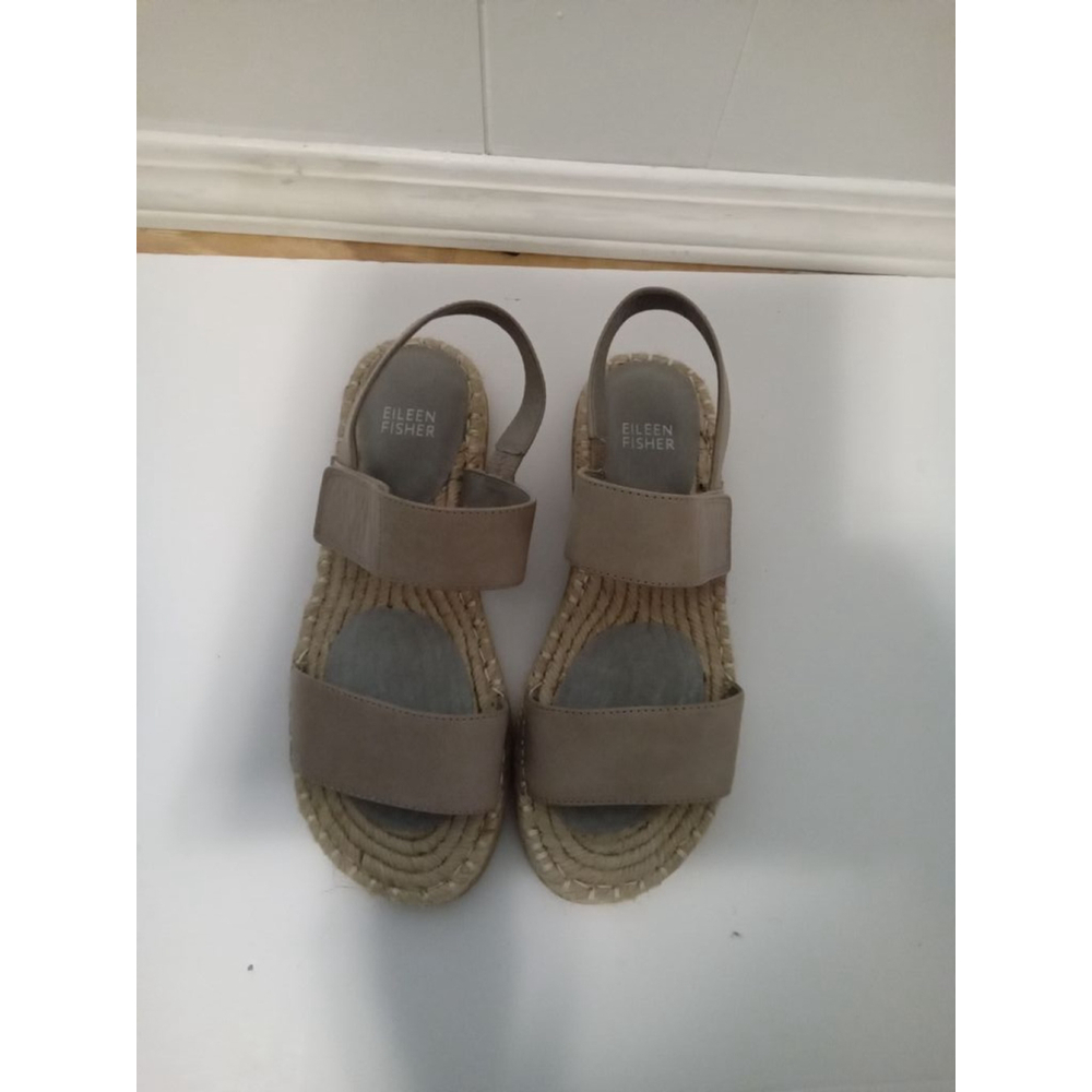 Women's Eileen Fisher Beige Sandals 7.5 ( fit more like a 7 )